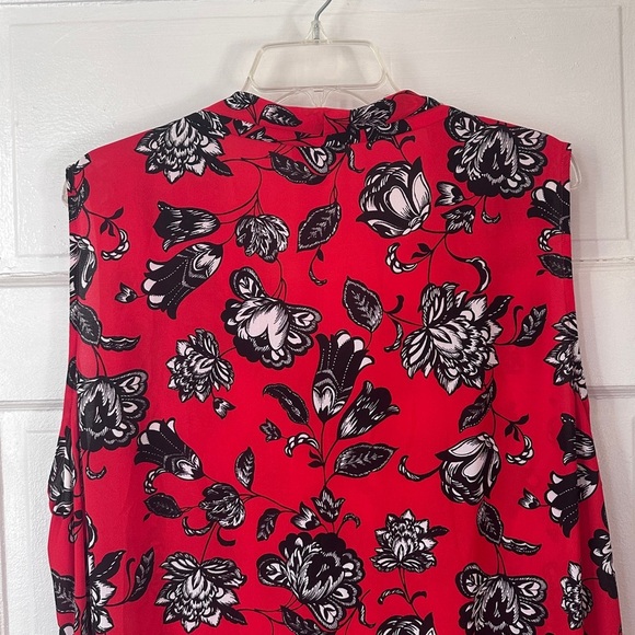 Vince Camuto Red and Black Floral Blouse 3X Sleeveless Chiffon Flowy V-Neck - Picture 7 of 13